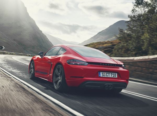 La Porsche 718 Cayman T exprime tout son potentiel dynamique sur routes sinueuses