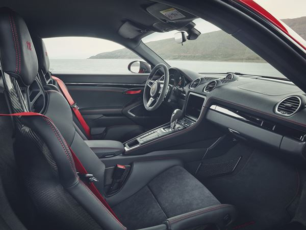 La Porsche 718 Cayman T exprime tout son potentiel dynamique sur routes sinueuses