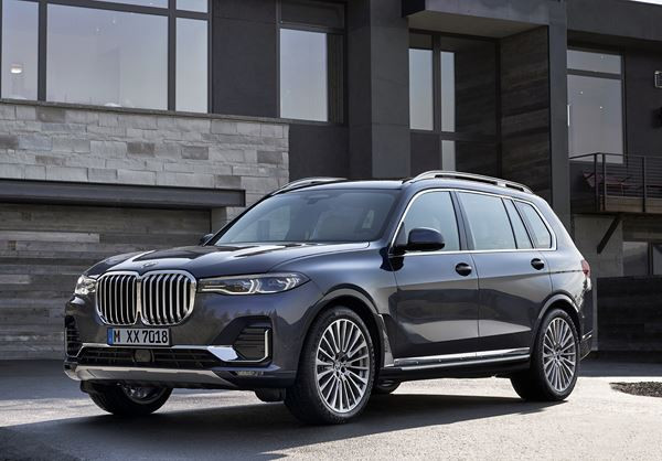 BMW X7: une voiture de luxe revendiquant la polyvalence d’un SAV