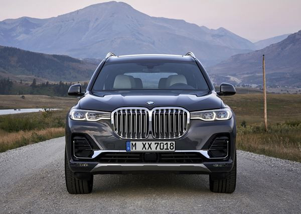 BMW X7: une voiture de luxe revendiquant la polyvalence d’un SAV