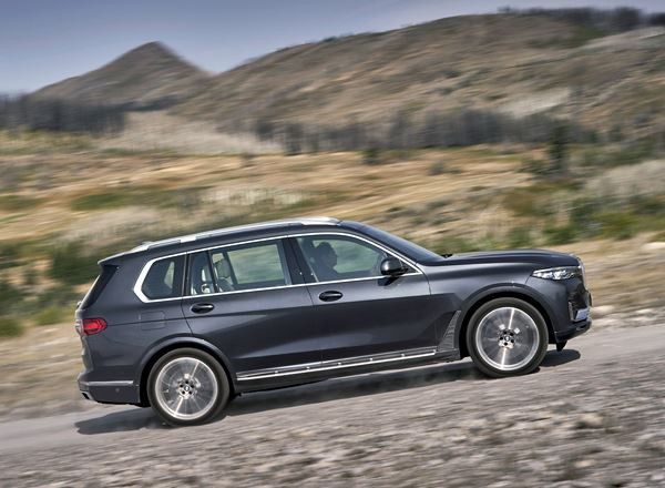 BMW X7: une voiture de luxe revendiquant la polyvalence d’un SAV