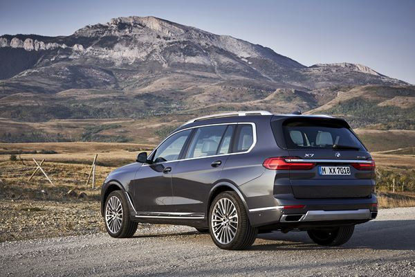 BMW X7: une voiture de luxe revendiquant la polyvalence d’un SAV
