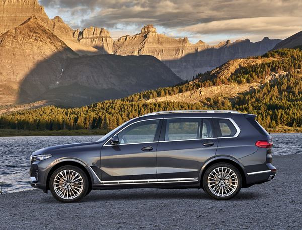 BMW X7: une voiture de luxe revendiquant la polyvalence d’un SAV