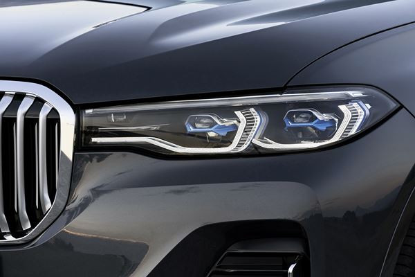 BMW X7: une voiture de luxe revendiquant la polyvalence d’un SAV