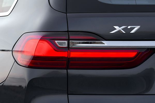 BMW X7: une voiture de luxe revendiquant la polyvalence d’un SAV