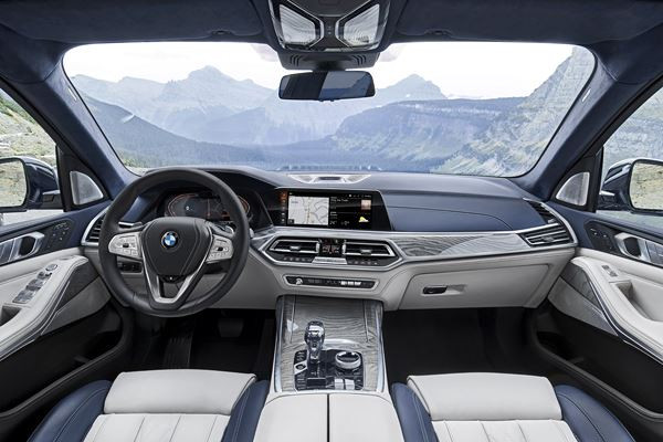 BMW X7: une voiture de luxe revendiquant la polyvalence d’un SAV