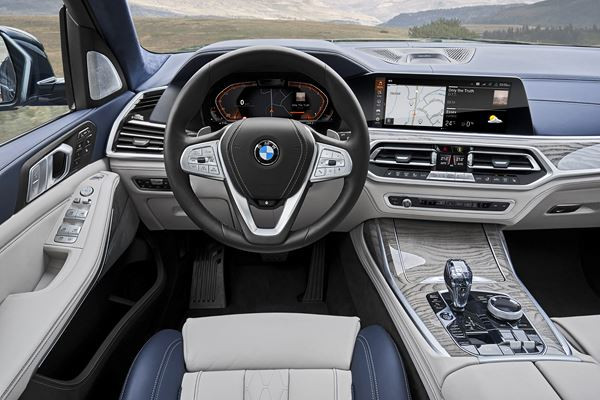 BMW X7: une voiture de luxe revendiquant la polyvalence d’un SAV