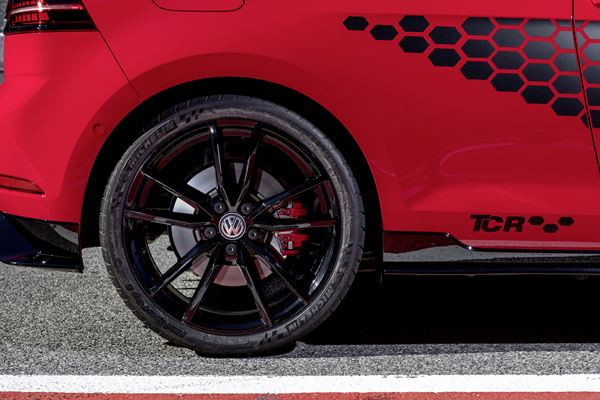 La Volkswagen Golf GTI TCR adaptée à la route dérive du sport automobile