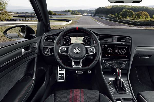 La Volkswagen Golf GTI TCR adaptée à la route dérive du sport automobile