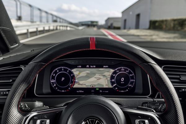 La Volkswagen Golf GTI TCR adaptée à la route dérive du sport automobile