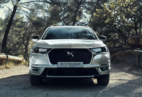 La DS 7 Crossback E-Tense hybride rechargeable en approche