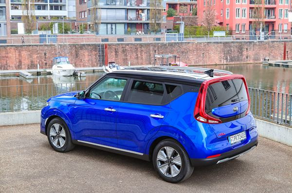 Kia e-Soul : un crossover urbain électrique doté d’une autonomie de 452 km