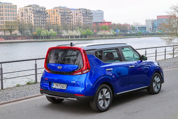 Kia e-Soul : un crossover urbain électrique doté d’une autonomie de 452 km