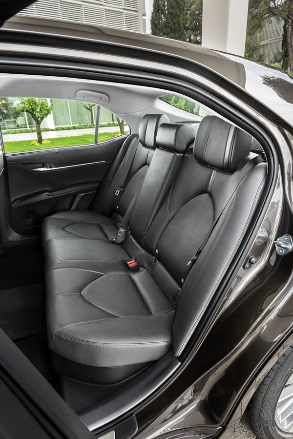 La berline tricorps Toyota Camry hybride-électrique se relance en Europe