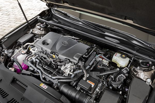 La berline tricorps Toyota Camry hybride-électrique se relance en Europe