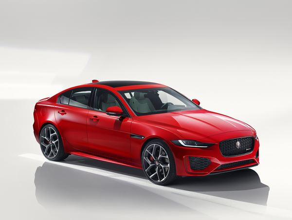 La berline Jaguar XE reçoit un restylage de mi-carrière