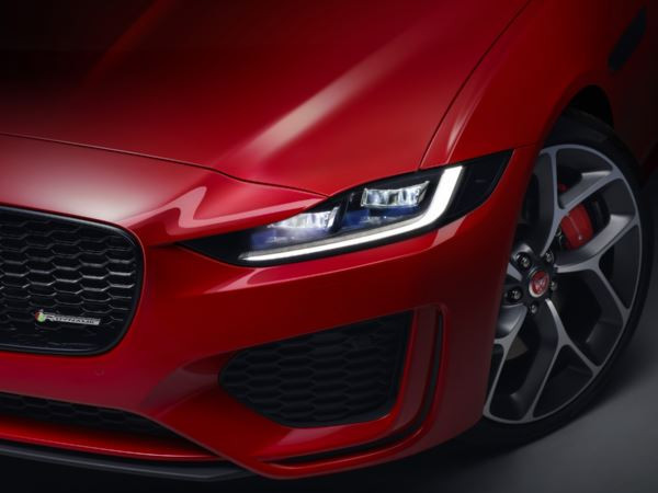 La berline Jaguar XE reçoit un restylage de mi-carrière