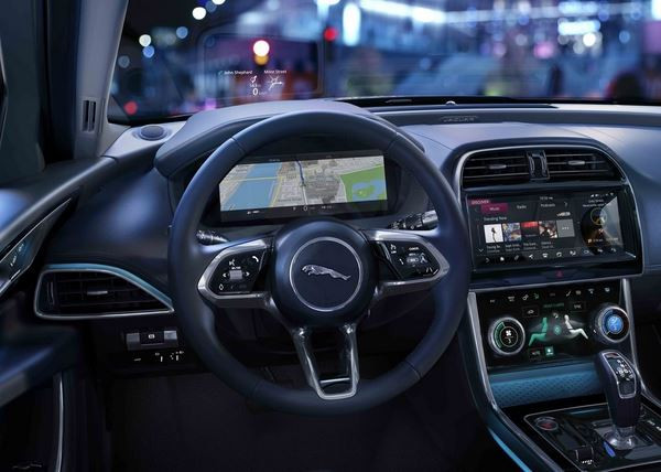 La berline Jaguar XE reçoit un restylage de mi-carrière