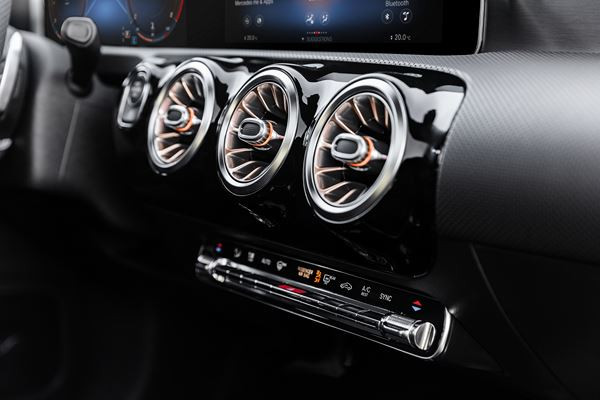 Le Mercedes-Benz CLA Coupé affiche un design épuré