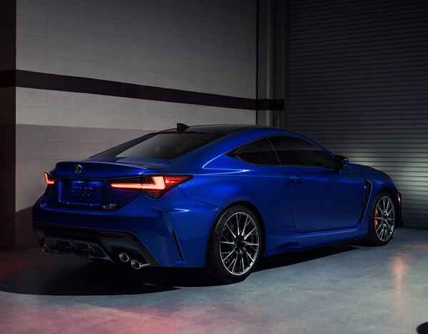 Le coupé Lexus RC F embarque un bloc V8 de 464 ch