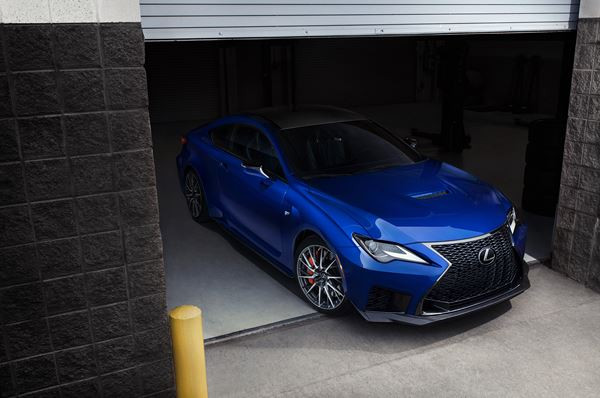 Le coupé Lexus RC F embarque un bloc V8 de 464 ch