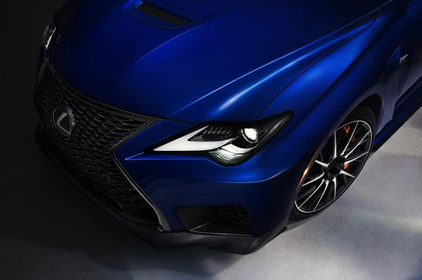 Le coupé Lexus RC F embarque un bloc V8 de 464 ch