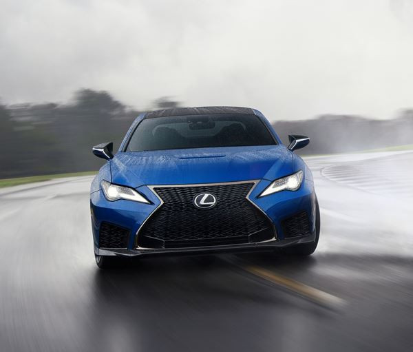 Le coupé Lexus RC F embarque un bloc V8 de 464 ch
