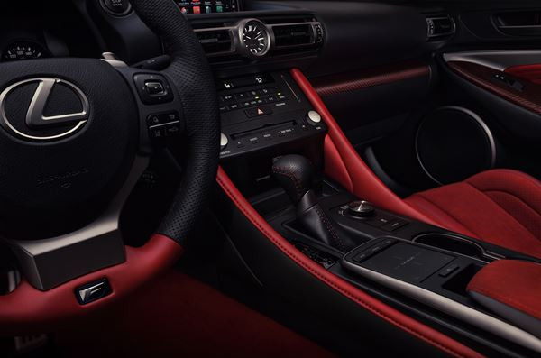 Le coupé Lexus RC F embarque un bloc V8 de 464 ch