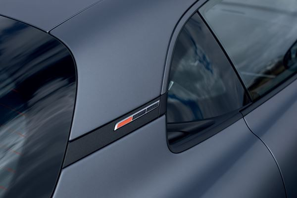 L'Alpine A110S délivre une puissance de 292 ch pour un poids de 1 114 kg