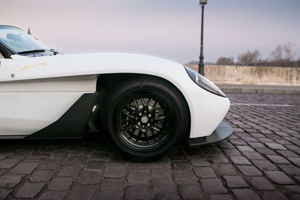 La Jannarelly Design-1 repose sur une structure tubulaire en acier/aluminium
