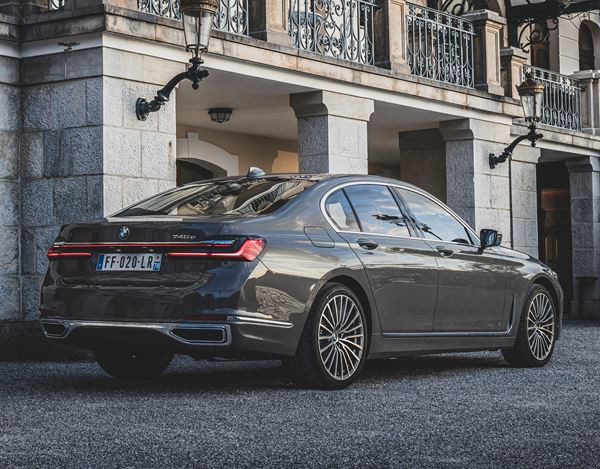 La berline de luxe revisitée BMW Série 7 affiche un caractère affirmé