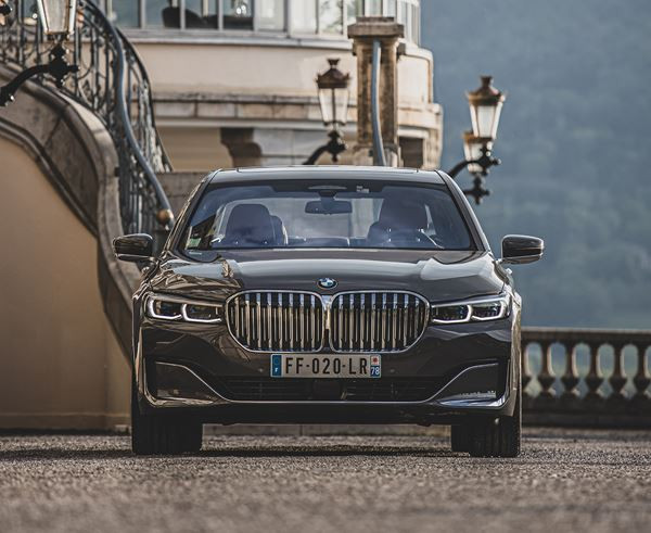 La berline de luxe revisitée BMW Série 7 affiche un caractère affirmé