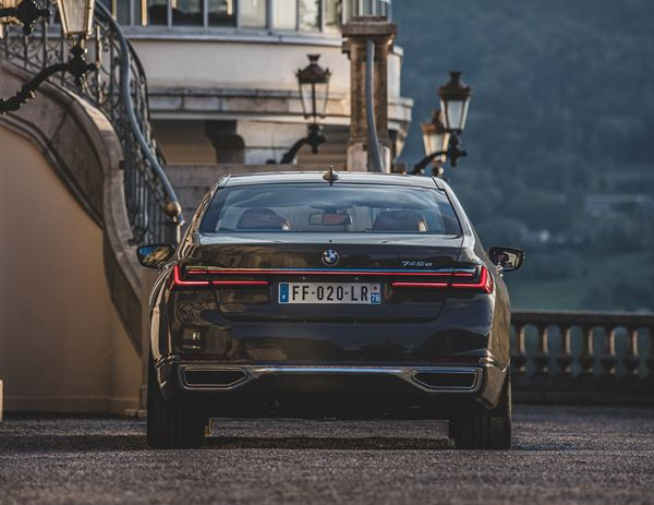 La berline de luxe revisitée BMW Série 7 affiche un caractère affirmé