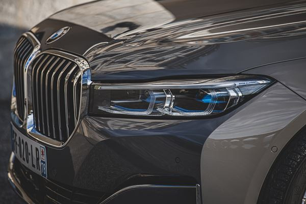 La berline de luxe revisitée BMW Série 7 affiche un caractère affirmé