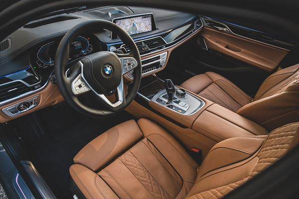 La berline de luxe revisitée BMW Série 7 affiche un caractère affirmé