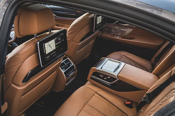 La berline de luxe revisitée BMW Série 7 affiche un caractère affirmé