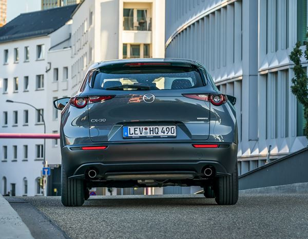 Mazda CX-30: un crossover compact aux proportions de SUV