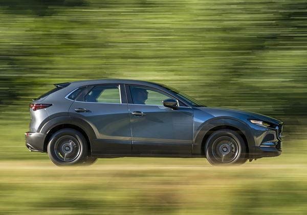 Mazda CX-30: un crossover compact aux proportions de SUV