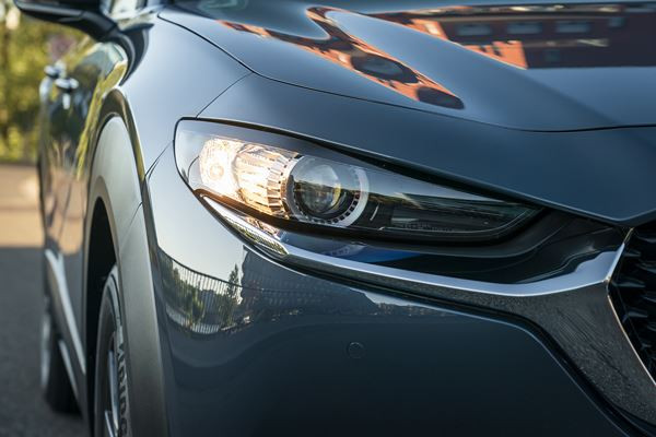Mazda CX-30: un crossover compact aux proportions de SUV