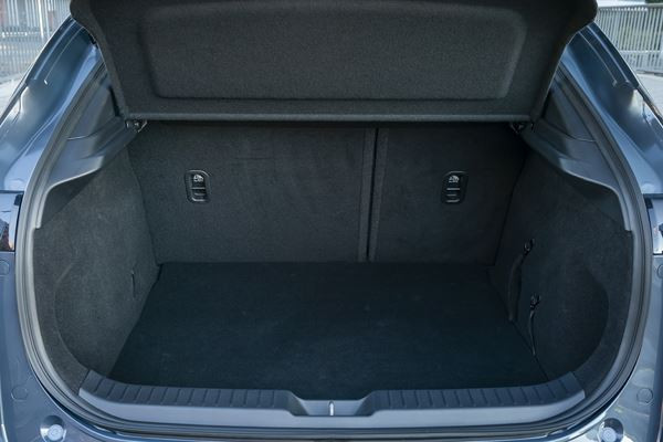 Mazda CX-30: un crossover compact aux proportions de SUV