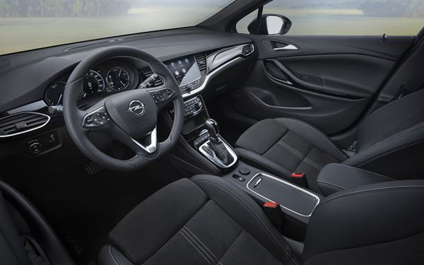 Opel Astra restylée: une berline compacte affûtée dotée de moteurs modernes