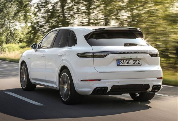 Le Porsche Cayenne se décline en version hybride rechargeable V8 de 680 ch