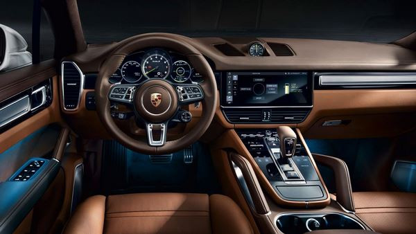 Le Porsche Cayenne Coupé V8 hybride rechargeable débite 680 ch