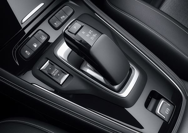 L'Opel Grandland X Hybrid4 300 ch quatre roues motrices en approche