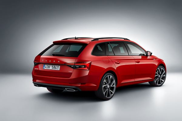 La Skoda Superb Combi revisitée propose des phares Matrix Full LED