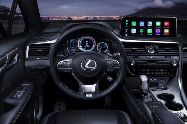 Le SUV Lexus RX restylé affiche une allure puissante et sportive