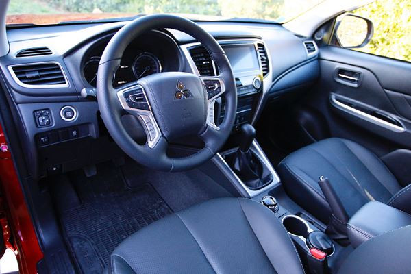 Le pick-up Mitsubishi L200 restylé affiche une face avant au dessin puissant