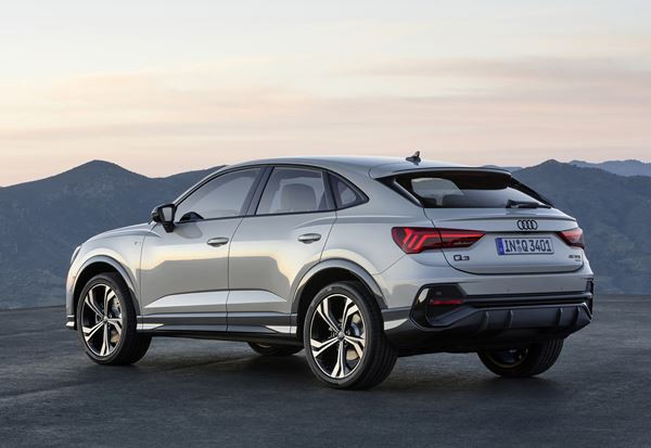 Le SUV coupé Audi Q3 Sportback se singularise par une ligne de toit plongeante