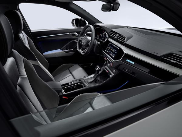Le SUV coupé Audi Q3 Sportback se singularise par une ligne de toit plongeante