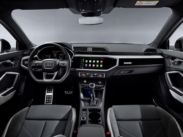 Le SUV coupé Audi Q3 Sportback se singularise par une ligne de toit plongeante